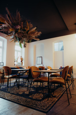  cafe Tropical vegan restaurant